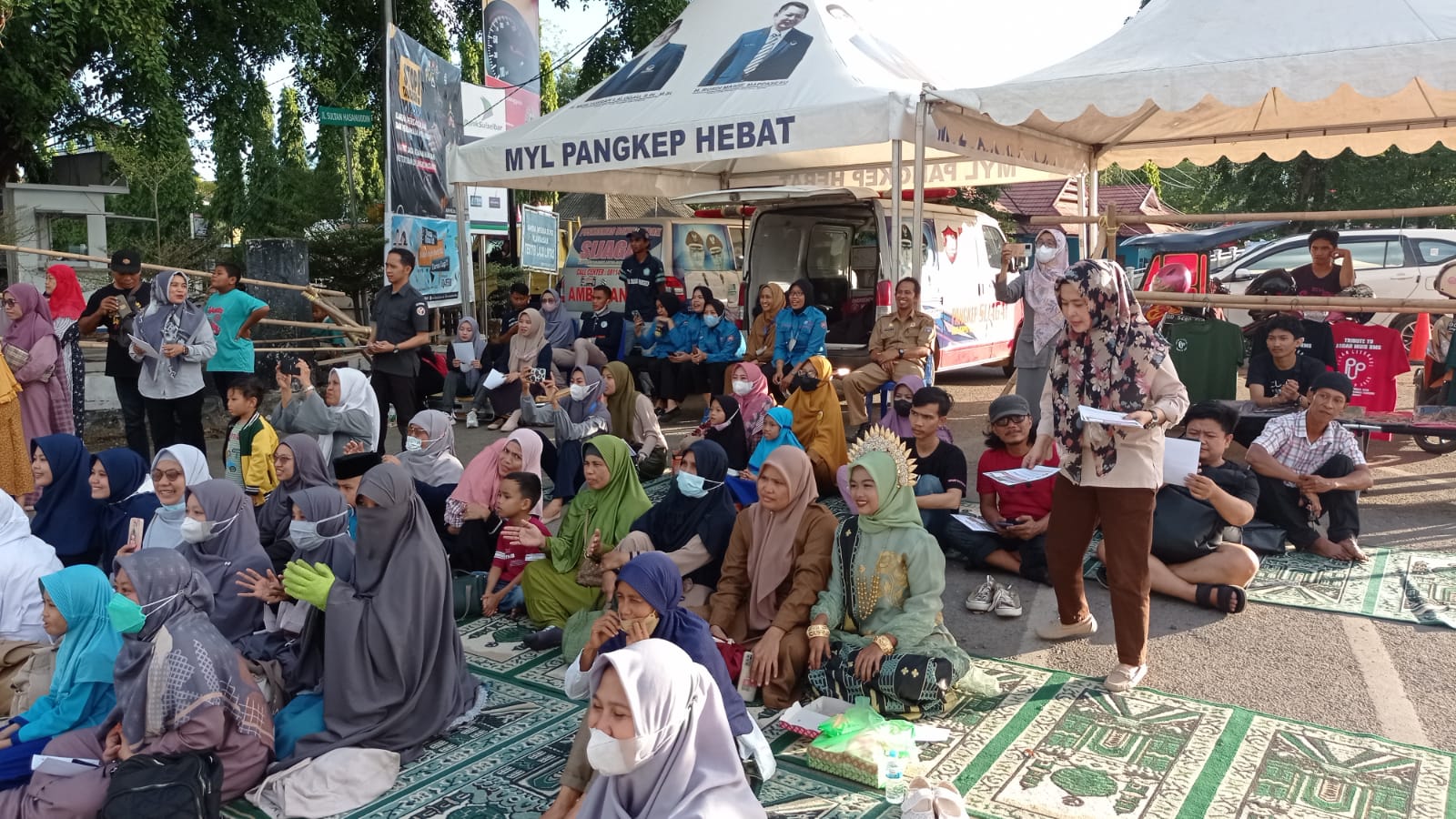 BAWASLU BAGI-BAGI FLYER DI PEKAN LITERASI PANGKEP