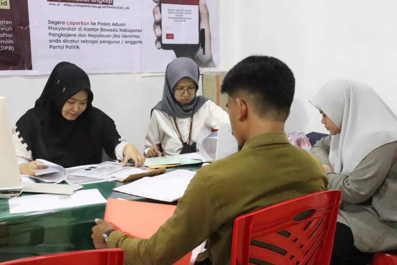 HARI PERTAMA DIBUKA, POKJA REKRUTMEN PANWASLU KECAMATAN MULAI LAYANI PENDAFTAR