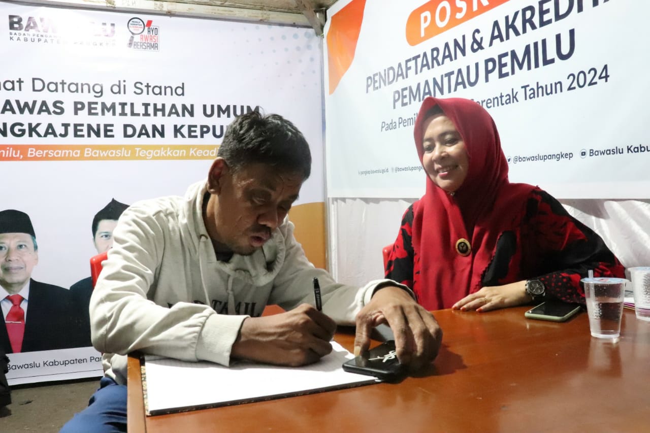 STAND BAWASLU JADI DAYA TARIK MASYARAKAT PANGKEP