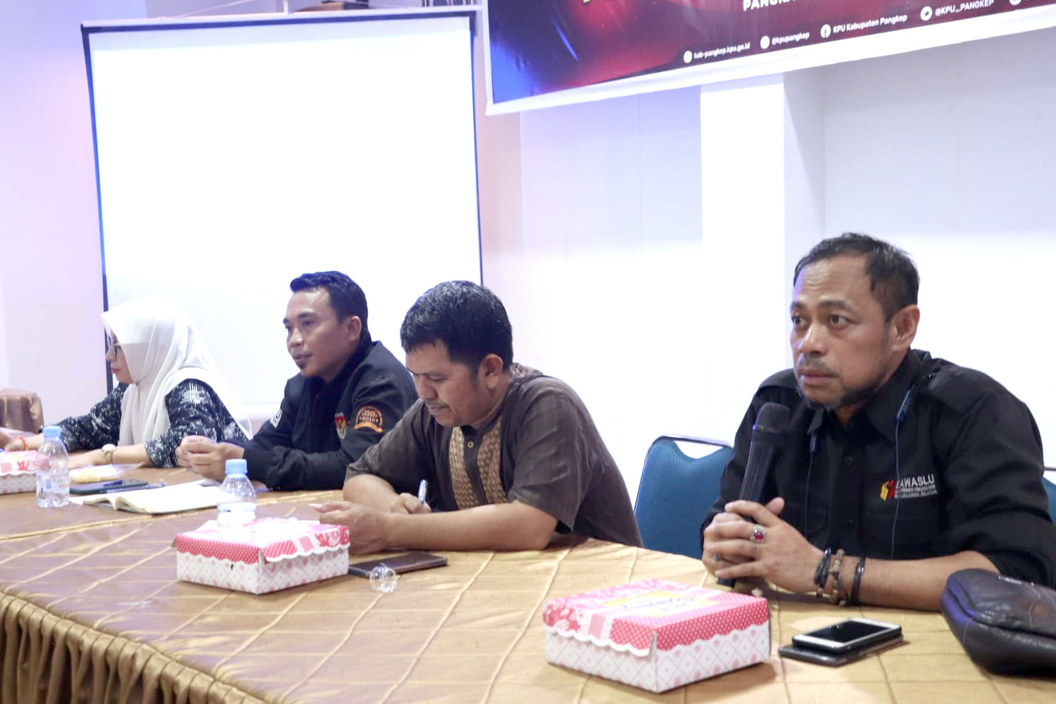 JELANG PEMBENTUKAN SEKRETARIAT PPK, KETUA BAWASLU PANGKEP INGATKAN HAL INI KE KPU