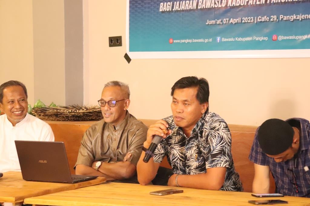 ASRADI UNGKAP PENTINGNYA PEMBINAAN PENYELESAIAN SENGKETA BAGI PANWASLU KECAMATAN