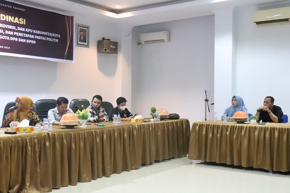 HADIRI RAKOR KPU, BAWASLU SAMPAIKAN JUMLAH ADUAN MASYARAKAT