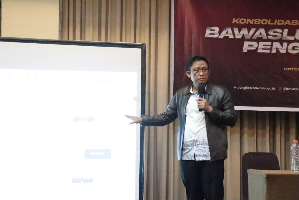 AZRY BEBERKAN JENIS PENCEGAHAN PELANGGARAN PADA RAPAT KONSOLIDASI PENGAWASAN PEMILU YANG DIGELAR BAWASLU PANGKEP