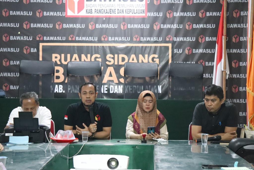 HARAP PERBAIKAN KINERJA DI TAHUN 2023, BAWASLU PANGKEP GELAR RAPAT INTERNAL
