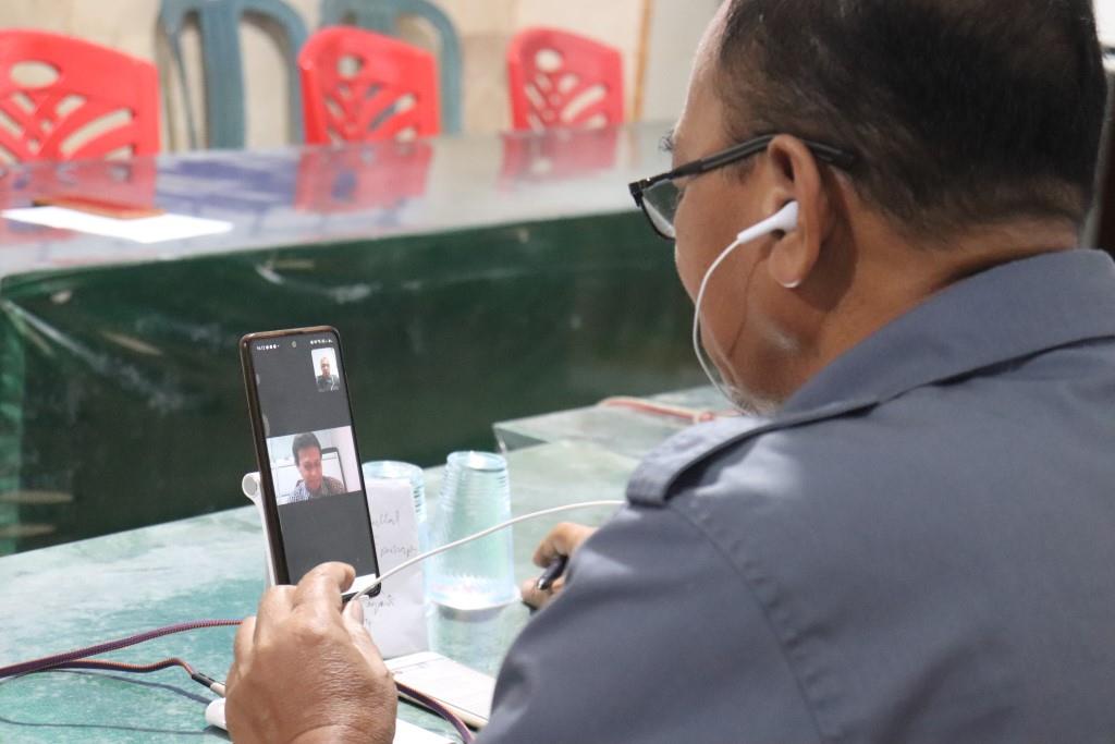 MONITORING DI PANGKEP, ARUMAHI BUKA RAPAT EVALUASI SECARA DARING