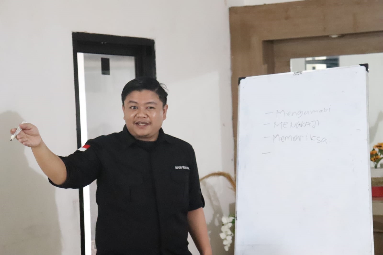 <strong>DI HADAPAN JAJARAN PANWASLU KECAMATAN DAN PKD, YULIANTO URAI PENTINGNYA PERAN PENGAWAS PEMILU</strong>