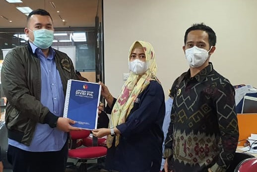 KORDIV PHL BAWASLU PANGKEP SERAHKAN LAPORAN AKHIR HASIL PENGAWASAN KE BAWASLU RI