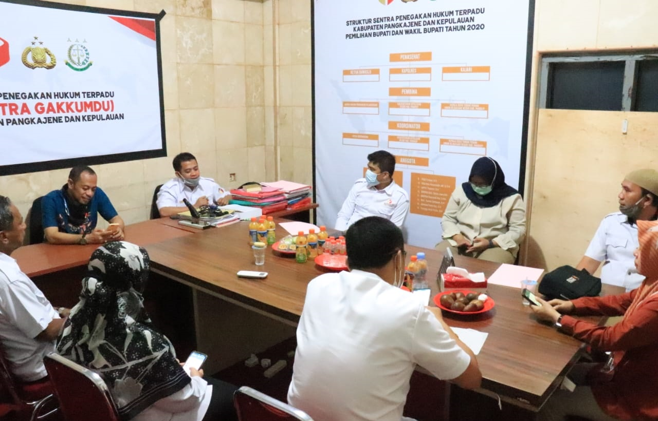 BERKUNJUNG KE PANGKEP, KASEK BAWASLU SULSEL SUPERVISI PENYUSUNAN LAPORAN KEUANGAN