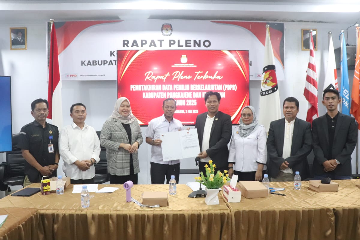 KETUA DAN ANGGOTA BAWASLU PANGKEP HADIRI RAPAT PLENO DPB TRIWULAN II