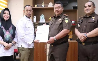 BAWASLU SERAHKAN SK GAKKUMDU KE KEJARI PANGKEP