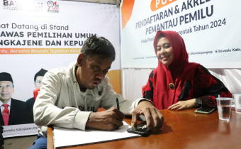 STAND BAWASLU JADI DAYA TARIK MASYARAKAT PANGKEP