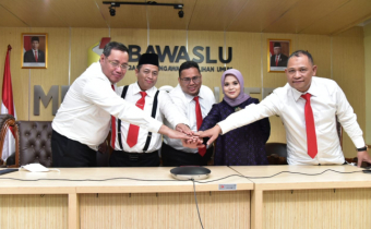 MELALUI RAPAT PLENO PIMPINAN, RAHMAT BAGJA TERPILIH SEBAGAI KETUA BAWASLU PERIODE 2022-2027