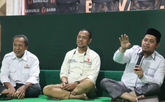 <strong>JALALUDDIN PAPARKAN LATAR BELAKANG HADIRNYA REFORMASI BIROKASI DI HADAPAN JAJARAN BAWASLU PANGKEP</strong>