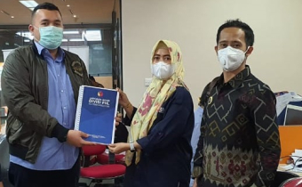 KORDIV PHL BAWASLU PANGKEP SERAHKAN LAPORAN AKHIR HASIL PENGAWASAN KE BAWASLU RI