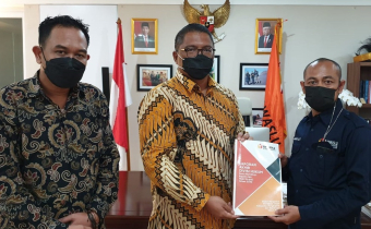 KETUA BAWASLU PANGKEP SERAHKAN LAPORAN AKHIR DIVISI HUKUM TAHUN 2020