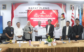 KETUA DAN ANGGOTA BAWASLU PANGKEP HADIRI RAPAT PLENO DPB TRIWULAN II